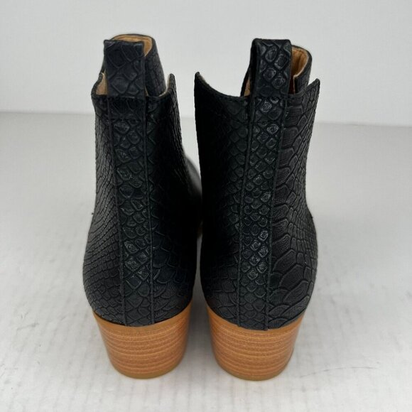 Womens Black Reptile Cut Out Almond Toe Booties Slip Size 8 Ankle Boots - Picture 5 of 9